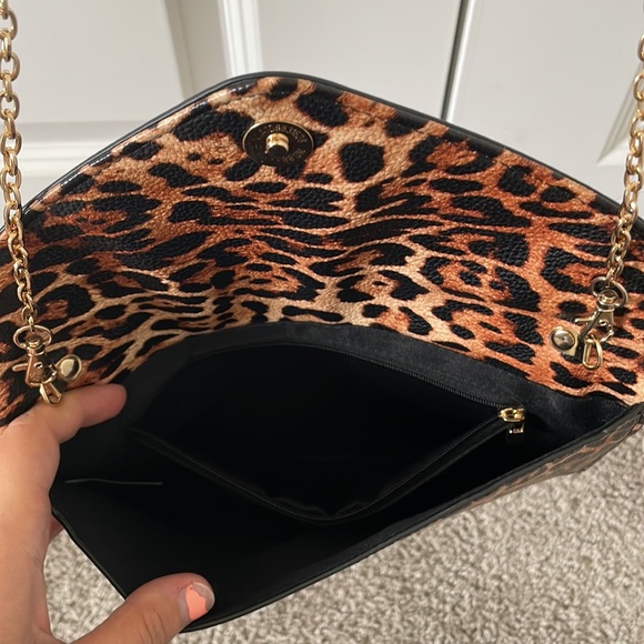 Cheetah envelope clutch with gold strap - Picture 3 of 3